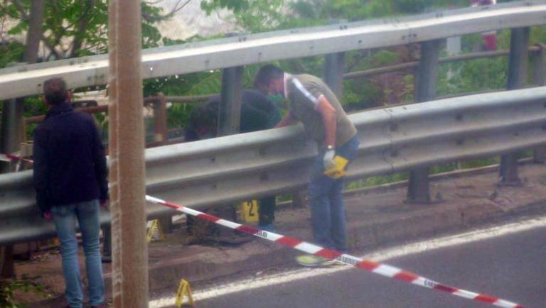 adn24 trieste trovato un cadavere bendato e legato appeso al guardrail