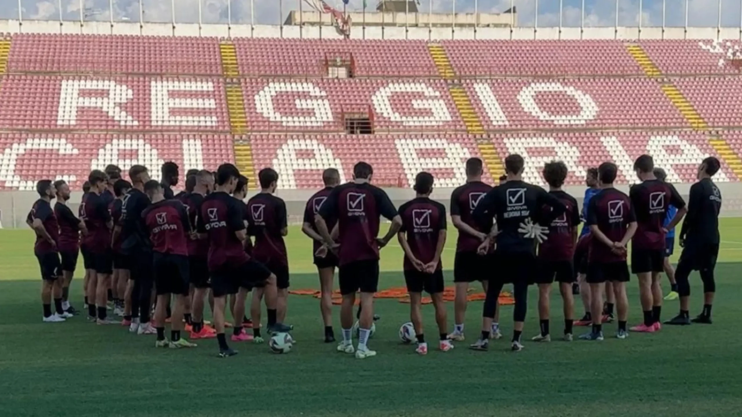 adn24 lfa reggina siracusa attesa per il debutto al granillo probabili formazioni