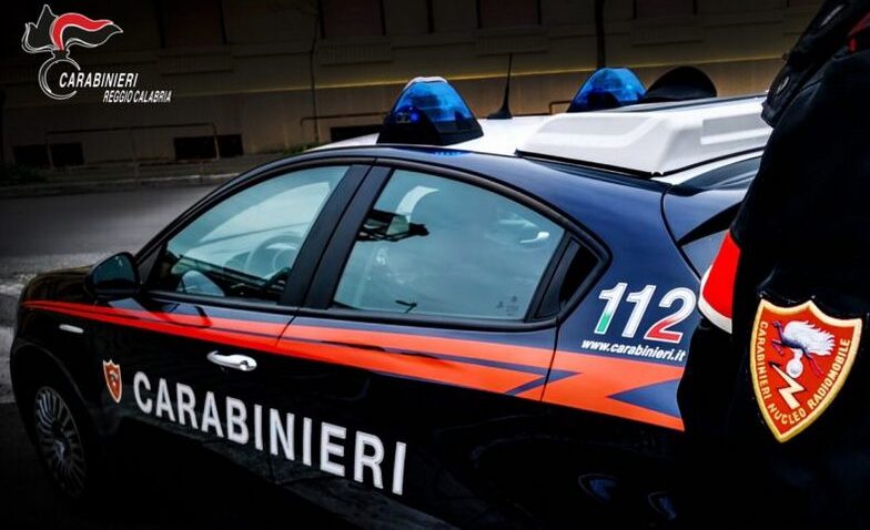 adn24 san ferdinando rc | incendiato unauto e scappano identificati due uomini del posto