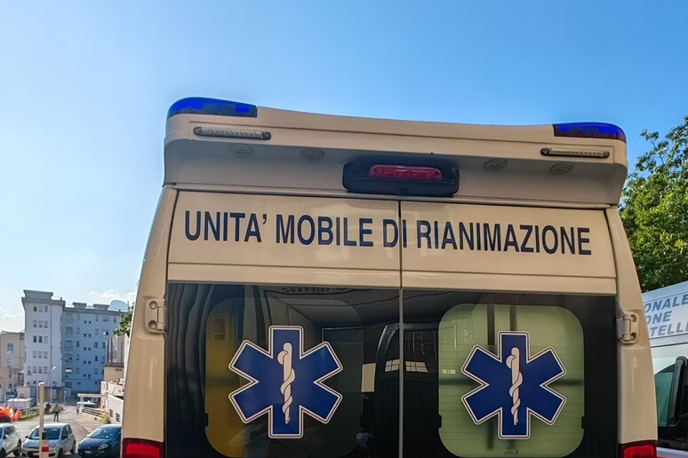 adn24 sicilia | bevono candeggina forse per sfida due 12enni in ospedale