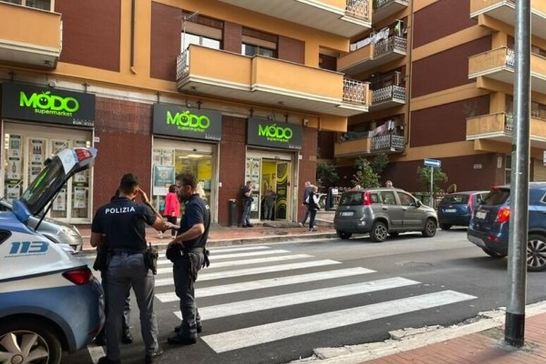 adn24 avellino | sostanza acida cade da balcone ferita donna incinta