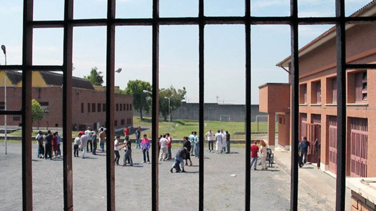 adn24 roma | protesta in carcere minorile casal del marmo intervenuti agenti