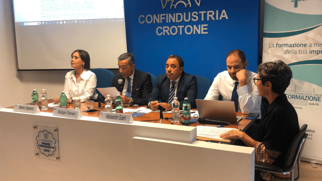 adn24 crotone | assemblea pubblica di confindustria infrastrutture e sviluppo economico video