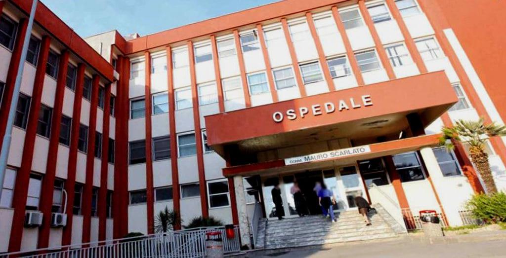 adn24 scafati sa | il pronto soccorso è chiuso una donna muore vicino allospedale