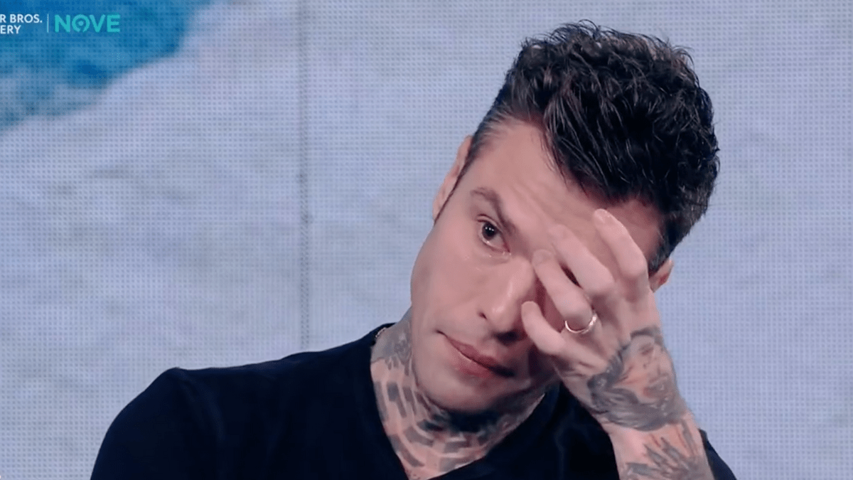 adn24 fedez ricoverato durgenza annullato il concerto a gallipoli