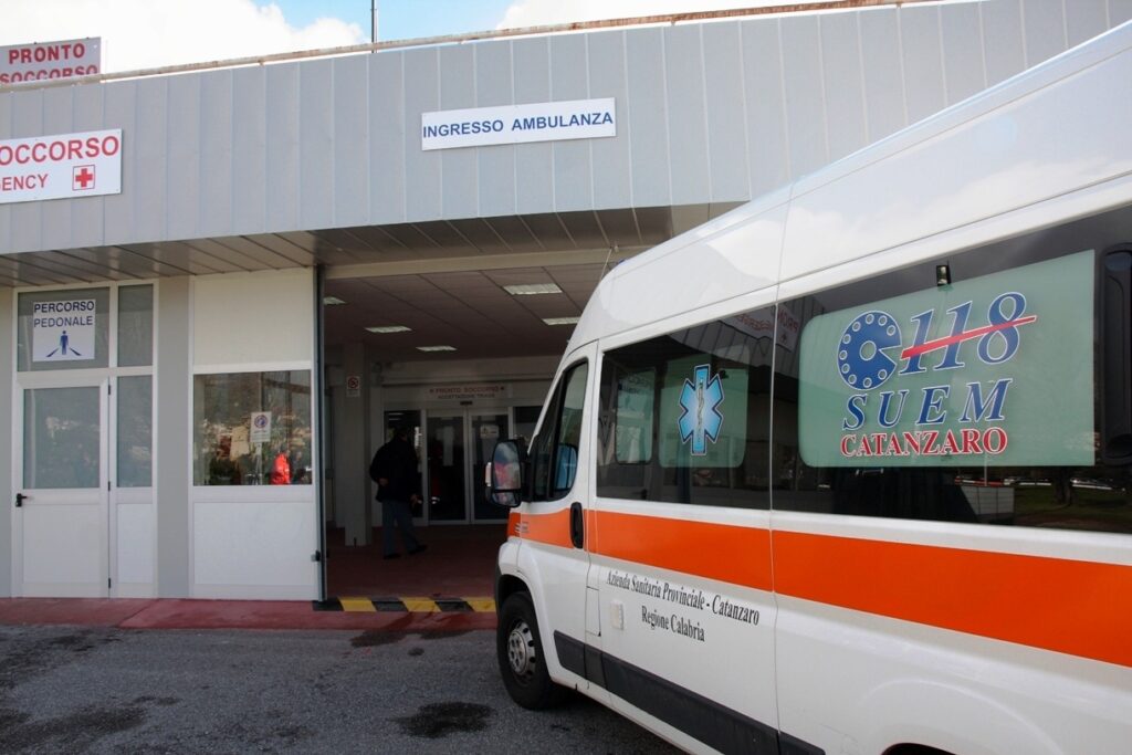 adn24 lamezia terme cz | grave incidente in via colombo coinvolto un 16 enne