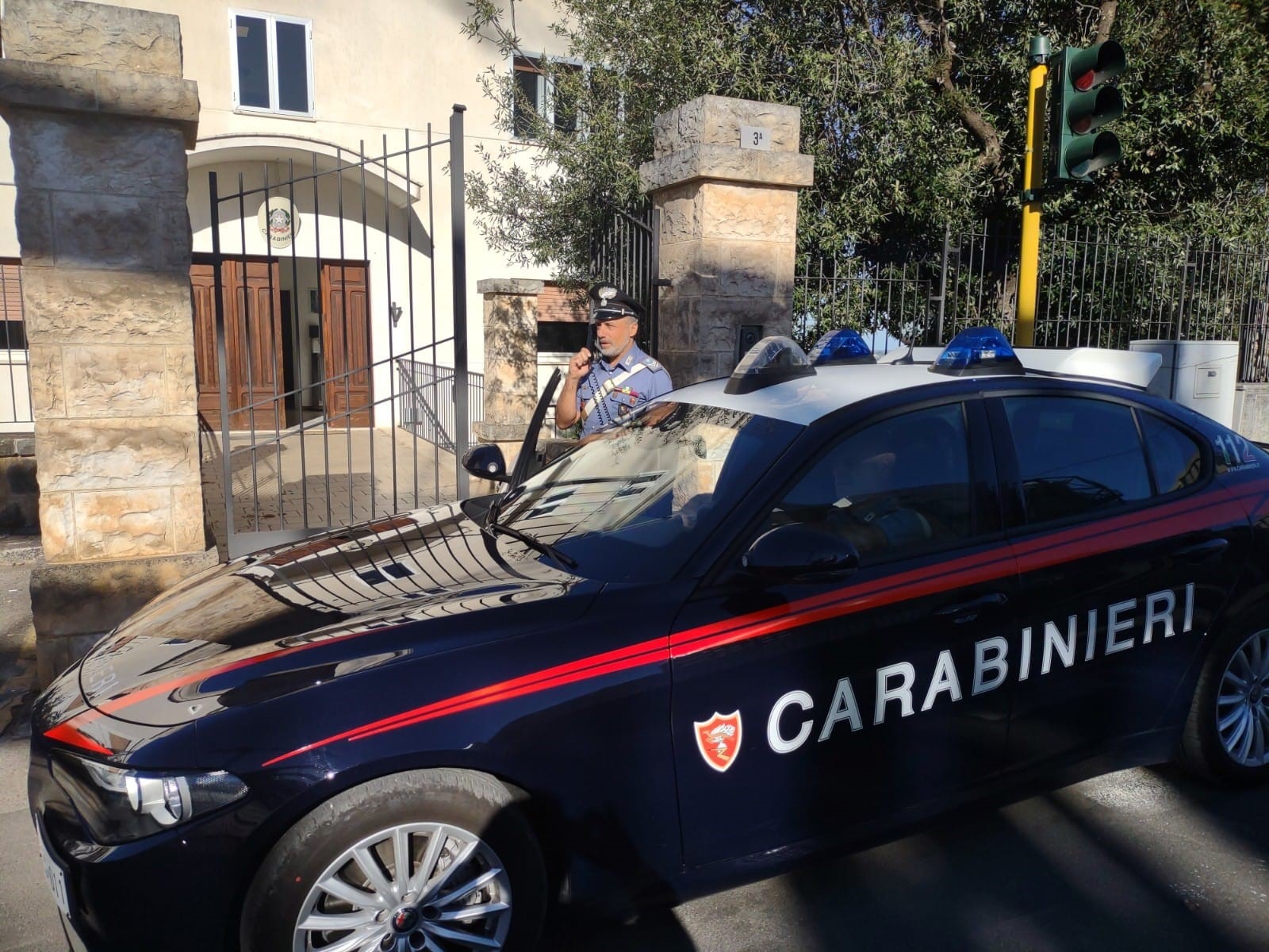 adn24 martina franca ta | donna ferita a coltellate fermato il marito dopo tentata fuga