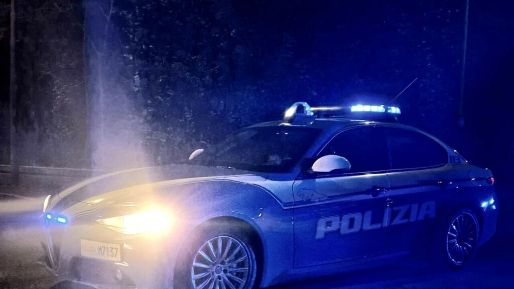 adn24 bolzano | strappa catenina dal collo di un amico e scappa arrestato e espulso cittadino egiziano recidivo