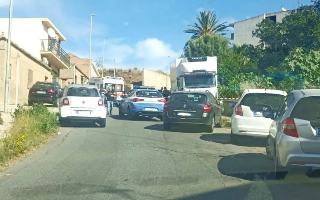 adn24 reggio calabria | 20enne stroncata da malore improvviso in strada inutili i soccorsi