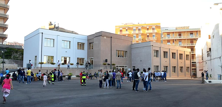 adn24 ragusa vuoto il centro per rifugiati dopo la sentenza del tribunale di catania