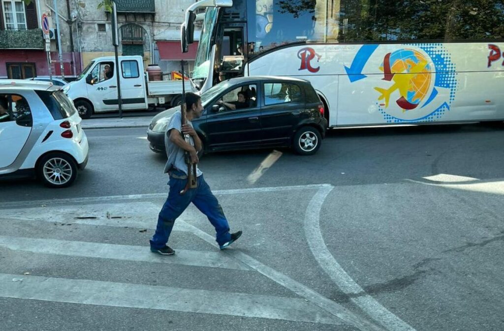 adn24 palermo | trovato luomo che girava con fucile giocattolo