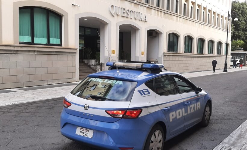 adn24 reggio calabria | spaccio di droga resistenza a pubblico ufficiale e furti in centro tre arresti