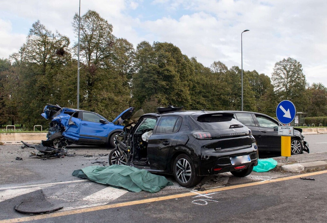 adn24 milano | grave incidente due morti e tre feriti positivo allalcol test luomo che ha causato il tamponamento