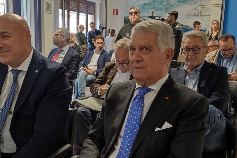 adn24 crotone | bonifica sin errigo via i rifiuti industriali