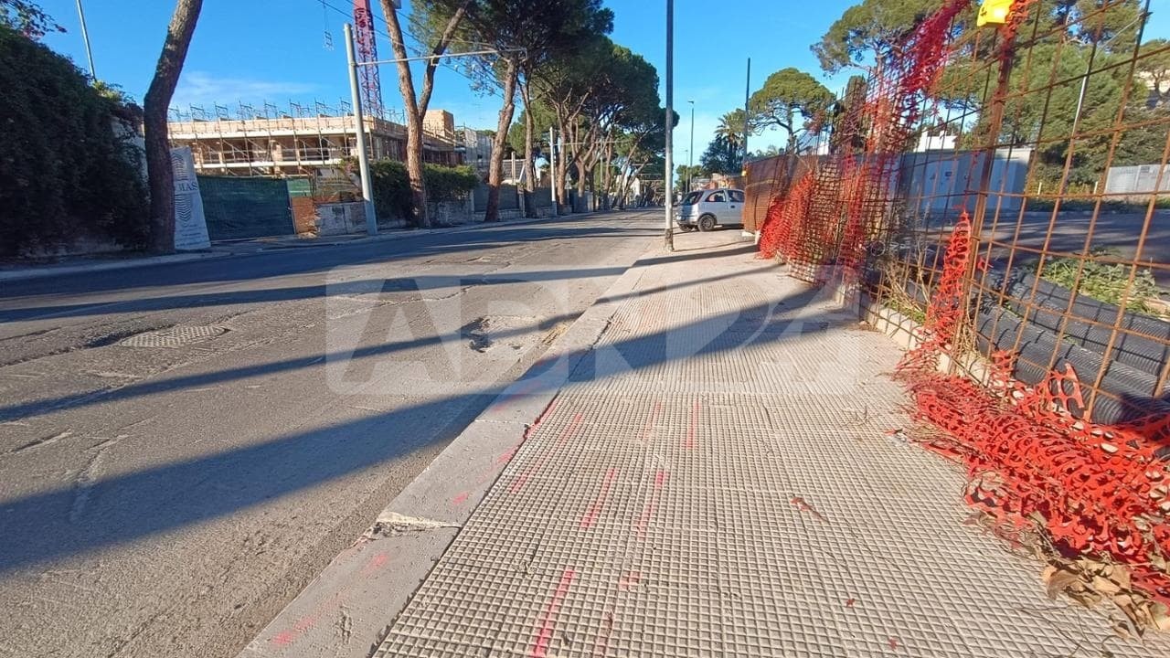 adn24 bari | perde controllo moto e finisce contro un palo grave 17enne