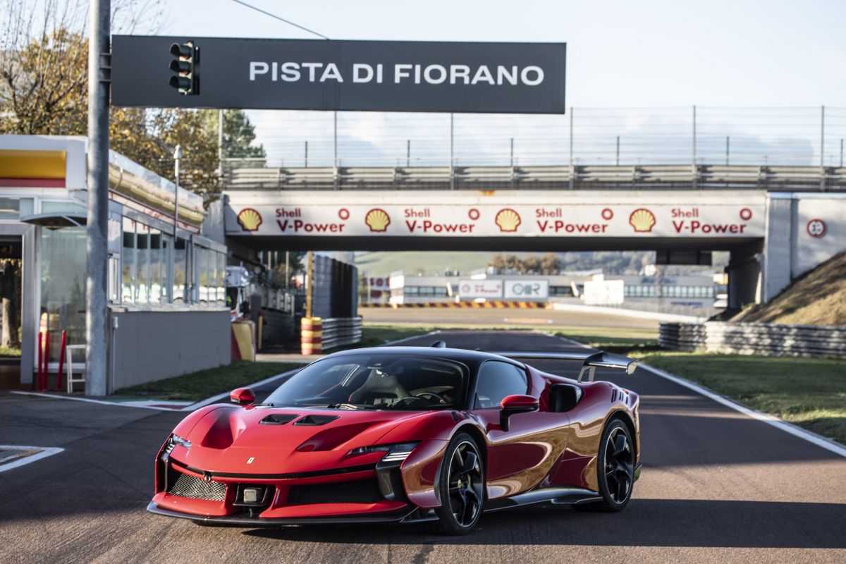 adn24 la ferrari sf90 xx stradale segna il record sul giro a fiorano