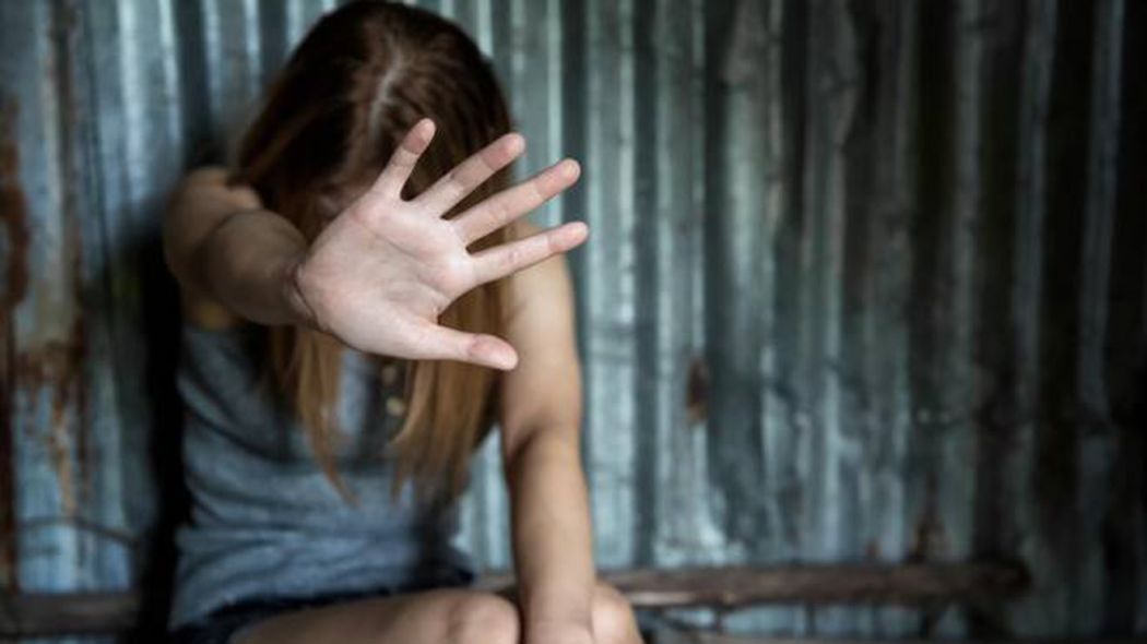  ‣ adn24 milano | ragazzo insegue 12enni fino a casa e tenta di violentarle: arrestato