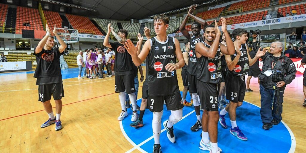 adn24 reggio calabria sport | la viola basket vince a contro la castanea messina video