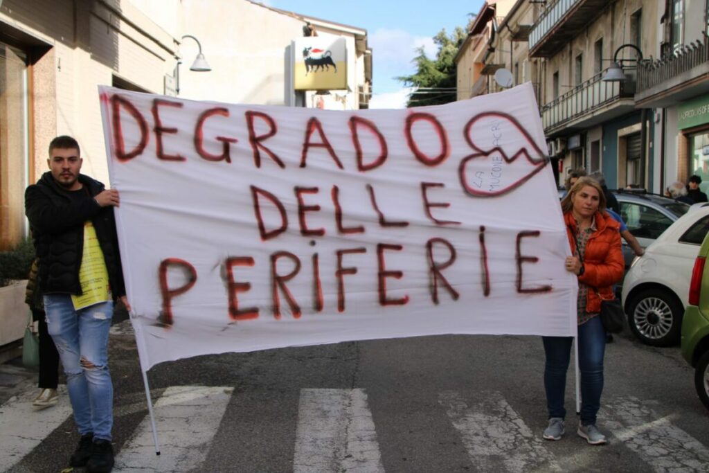 adn24 acri cs | protesta dei cittadini degrado in città