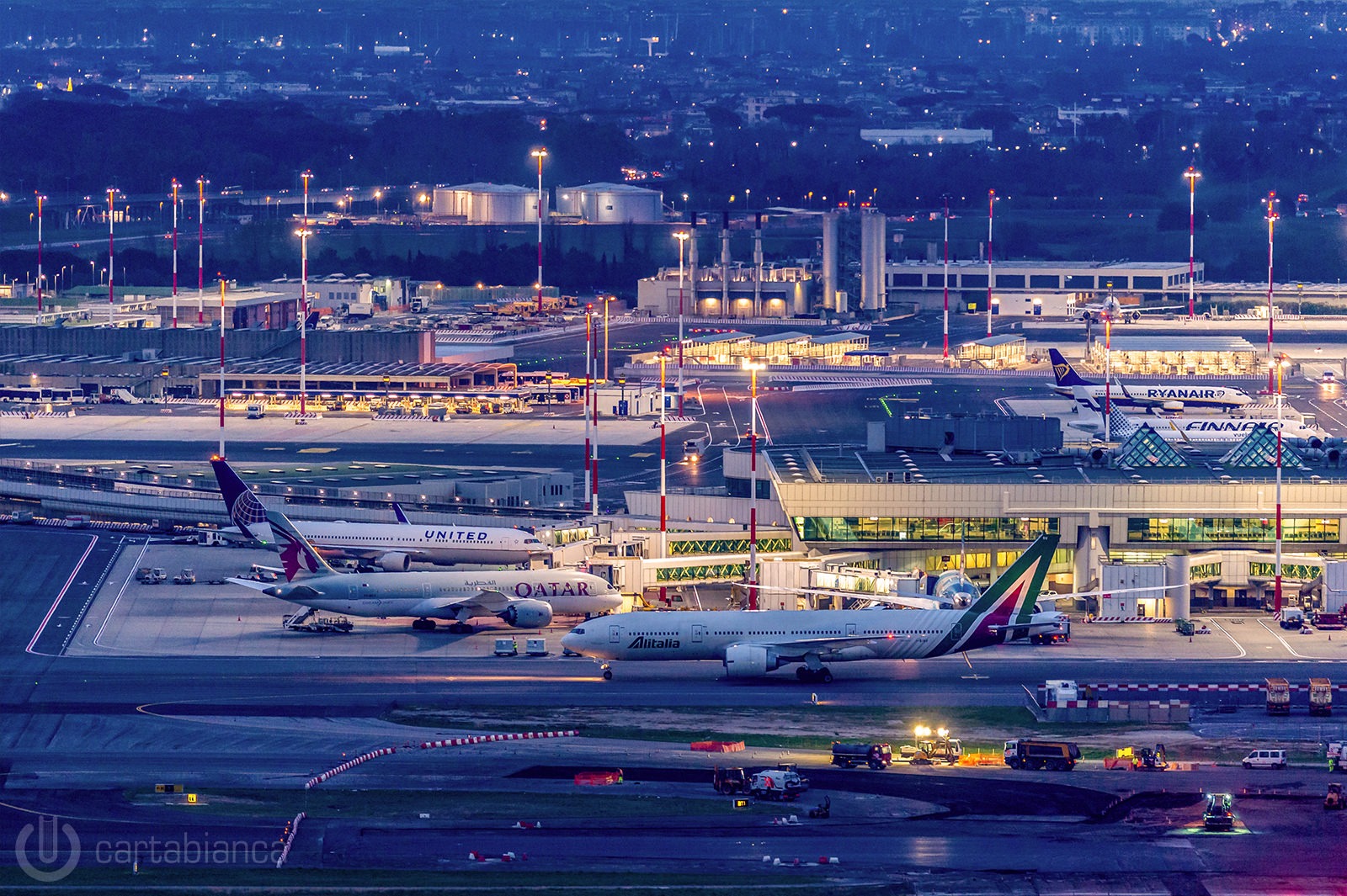 adn24 roma | disagi allaeroporto di fiumicino passeggeri costretti a dormire a terra dopo il down informatico