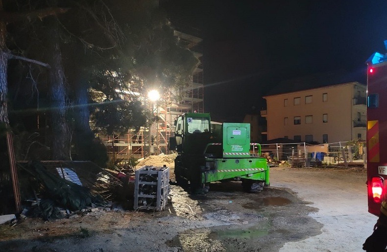 adn24 catanzaro | secondo incendio sospetto al cantiere di una scuola elementare