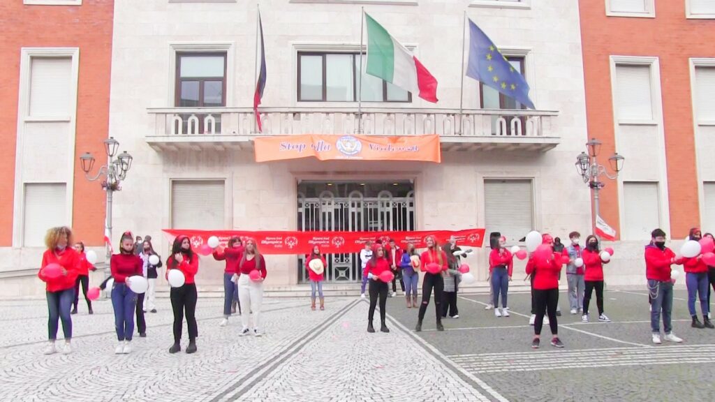 adn24 crotone | flash mob special olympic per solidarietà video