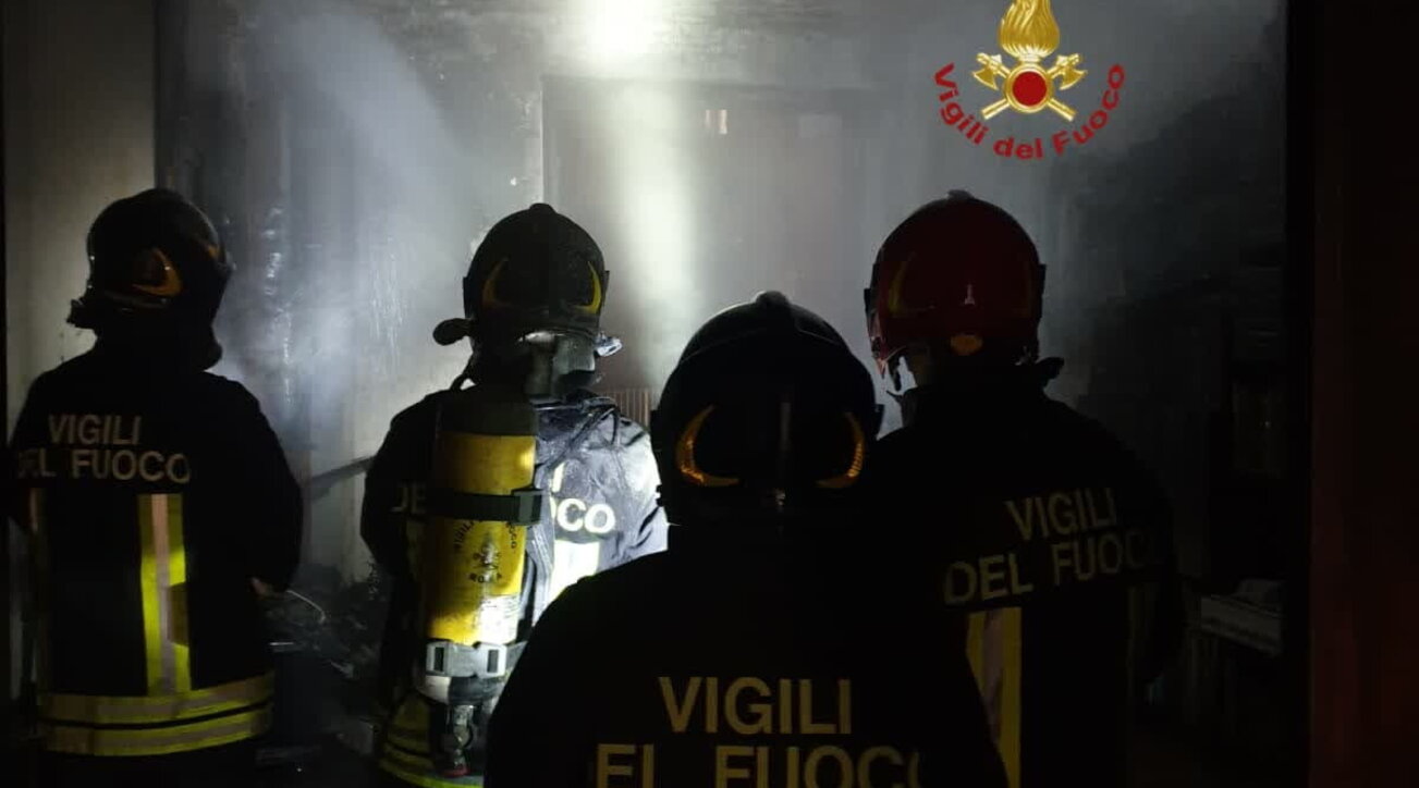 adn24 roma | incendio in un appartamento morta una donna