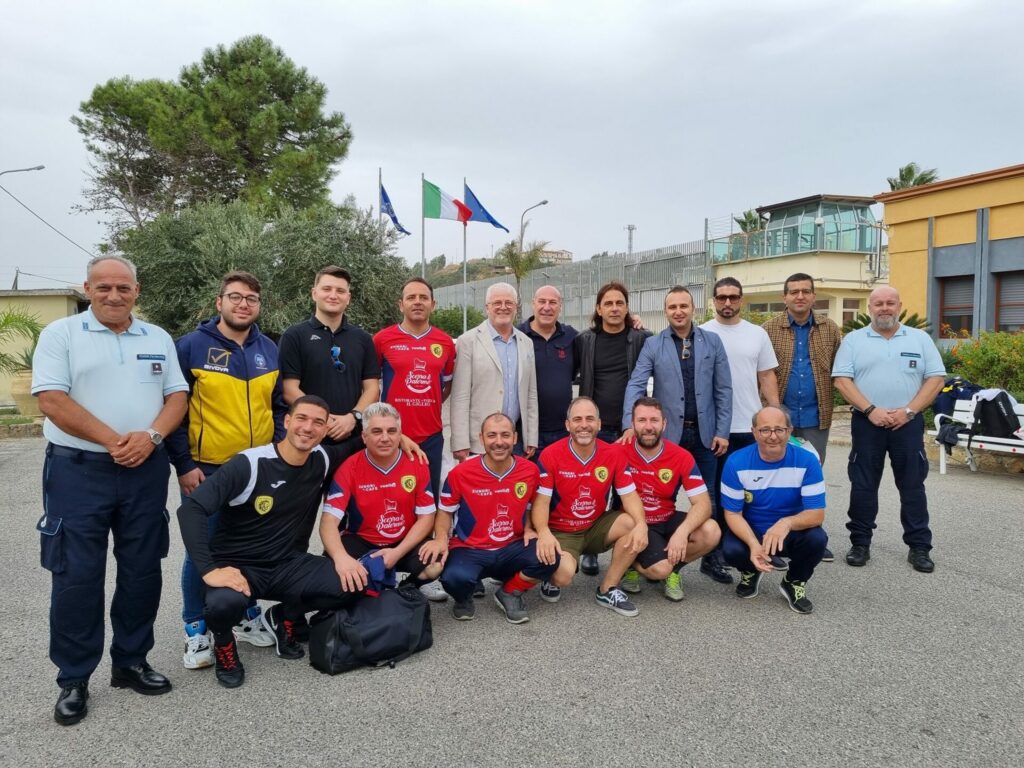 adn24 crotone | nella casa circondariale si fa sport ed educazione