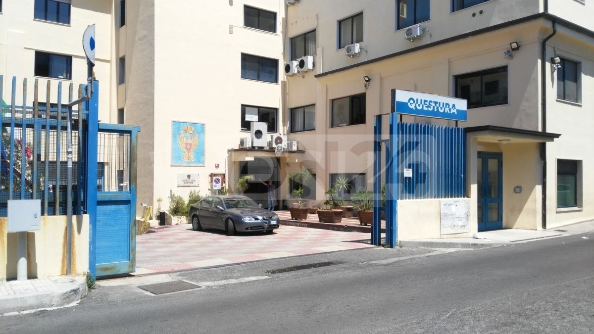 adn24 crotone | trovato un chilo di eroina in officina arrestato 55enne