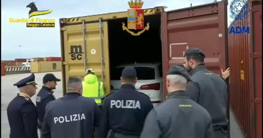 adn24 gioia tauro | sequestrate nel porto 251 auto di lusso rubate in canada