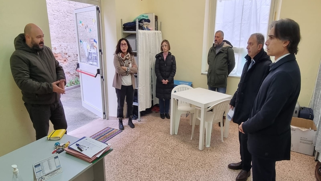 adn24 reggio calabria | falcomatà visita casa dei senza fissa dimora video