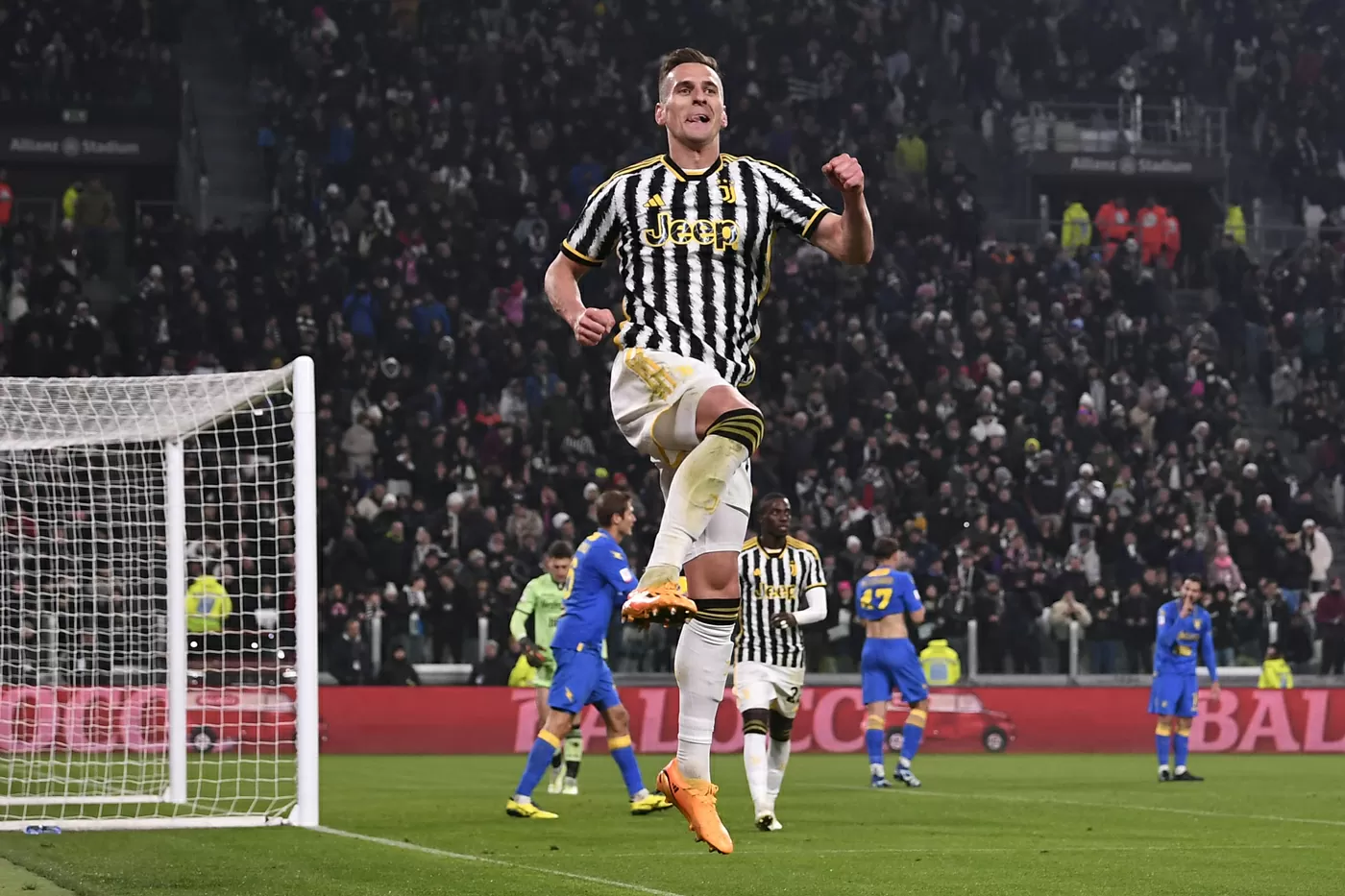 adn24 juve in semifinale di coppa italia 4 0 al frosinone tripletta di milik