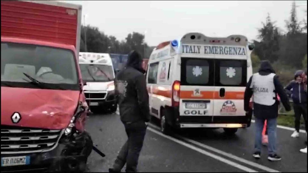 adn24 reggio calabria | grave incidente sulla a2 scontro tra furgone e una vettura video