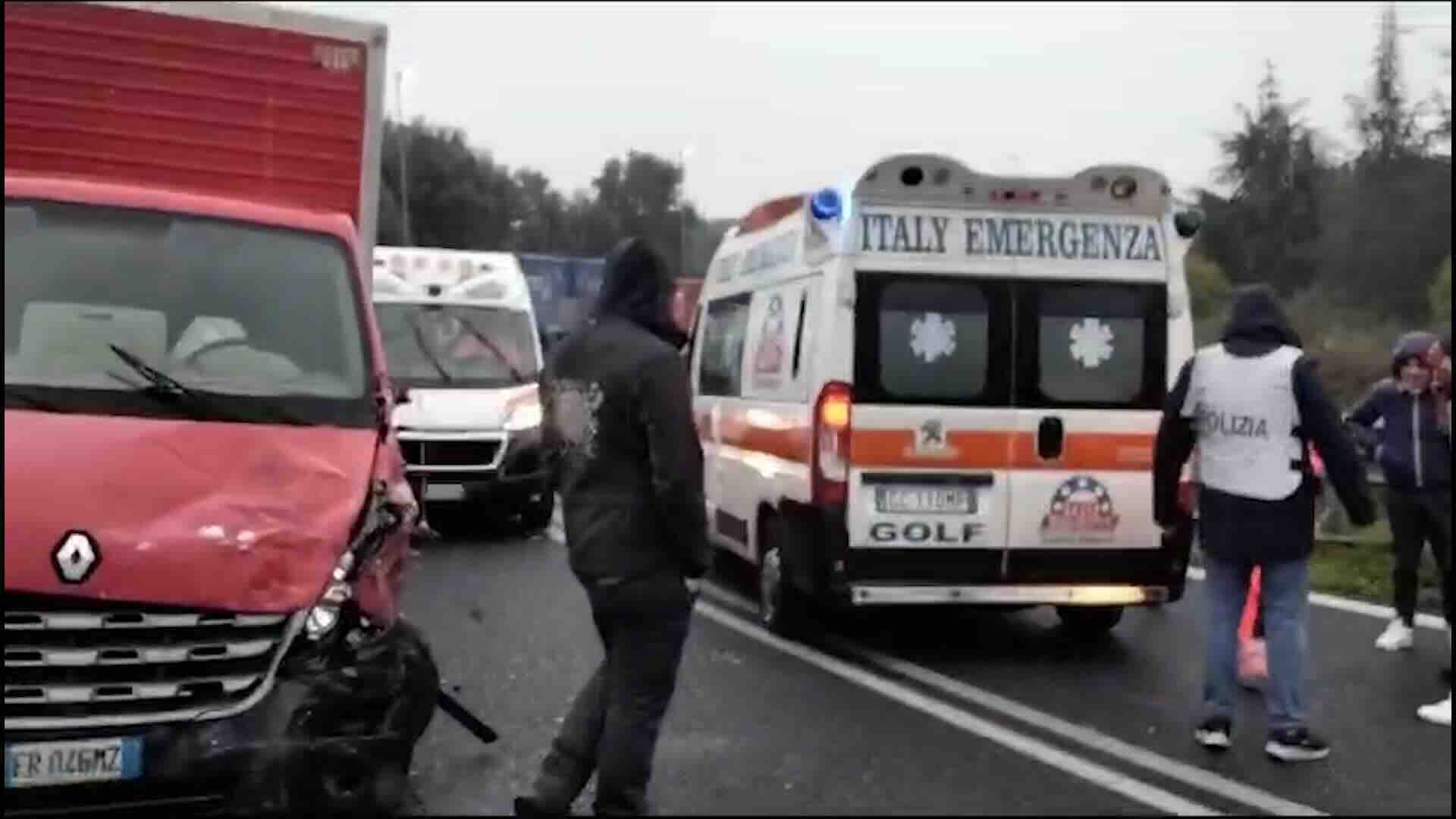  ‣ adn24 reggio calabria | grave incidente sulla a2: scontro tra furgone e una vettura - video