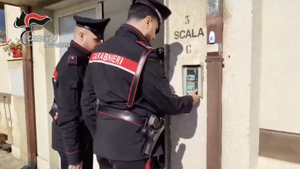 adn24 polistena | alloggi popolari occupati abusivamente 52 persone denunciate video