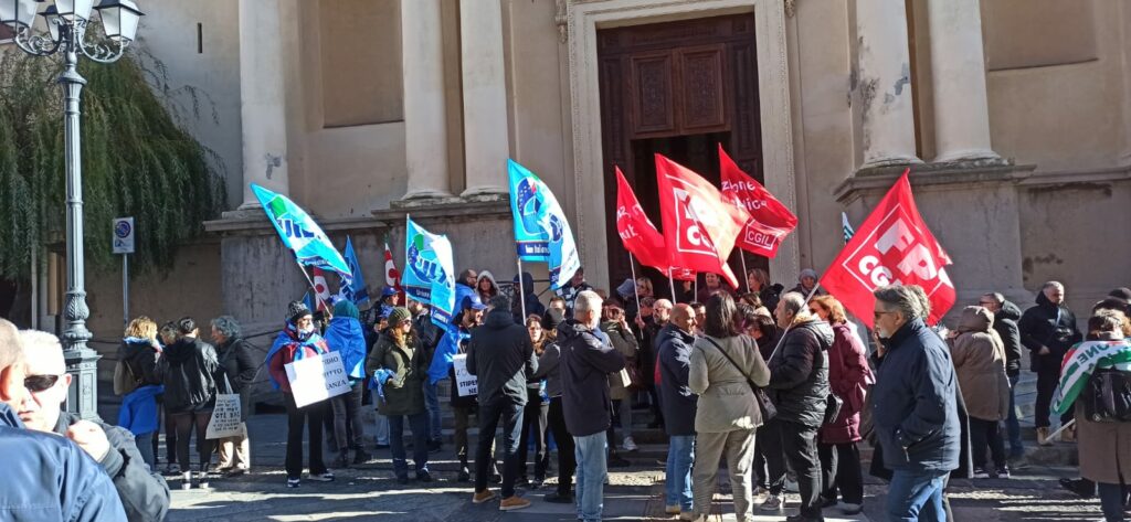 adn24 catanzaro | fondazione karol betania strutture sanitarie srl la protesta dei dipendenti