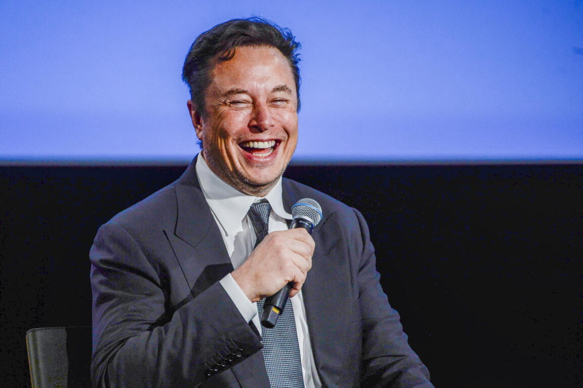 adn24 elon musk e la previsione futuristica i chip neuralink sostituiranno gli smartphone