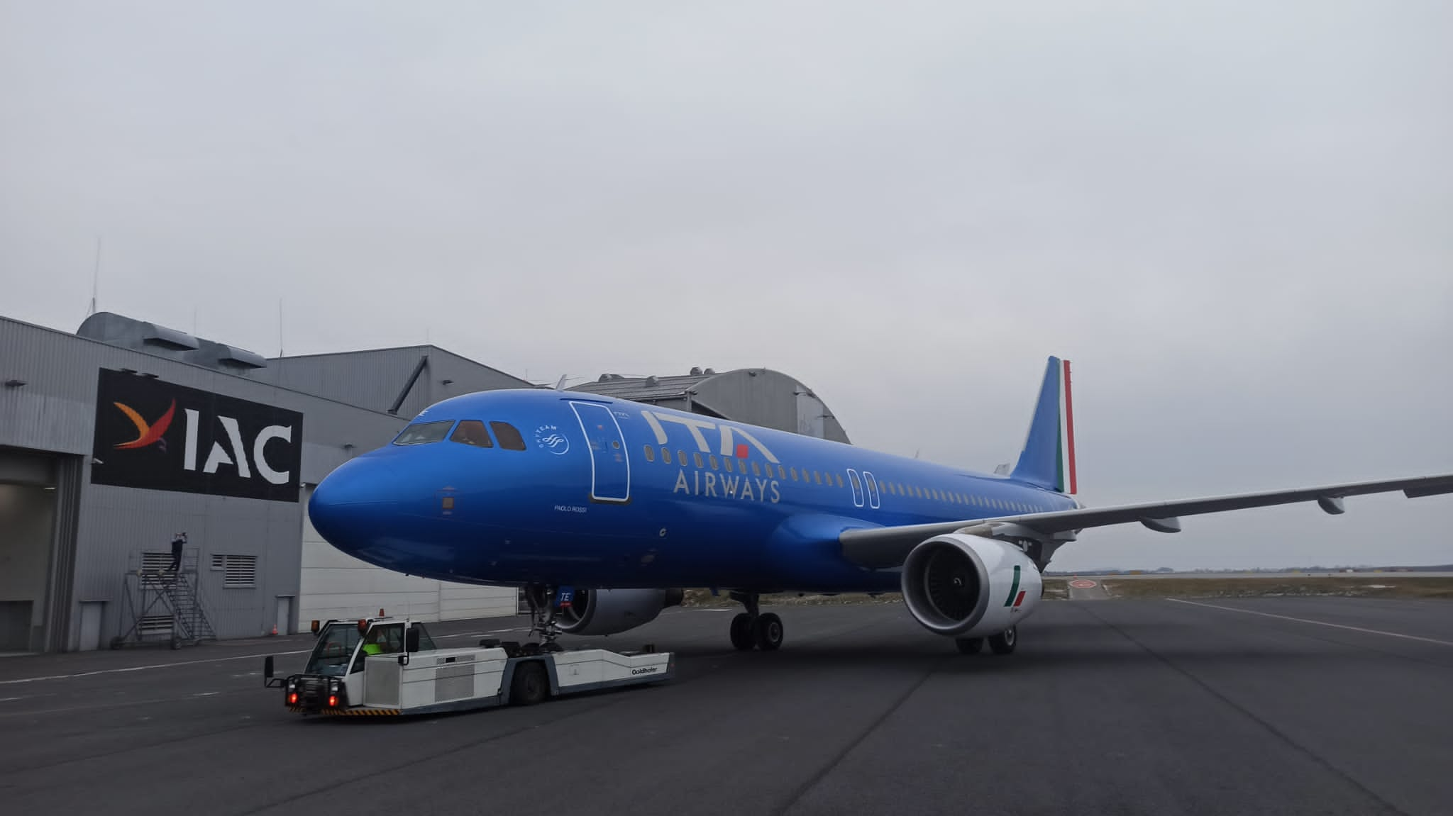 adn24 problema a carrello su volo milano brindisi poi atterraggio sicuro