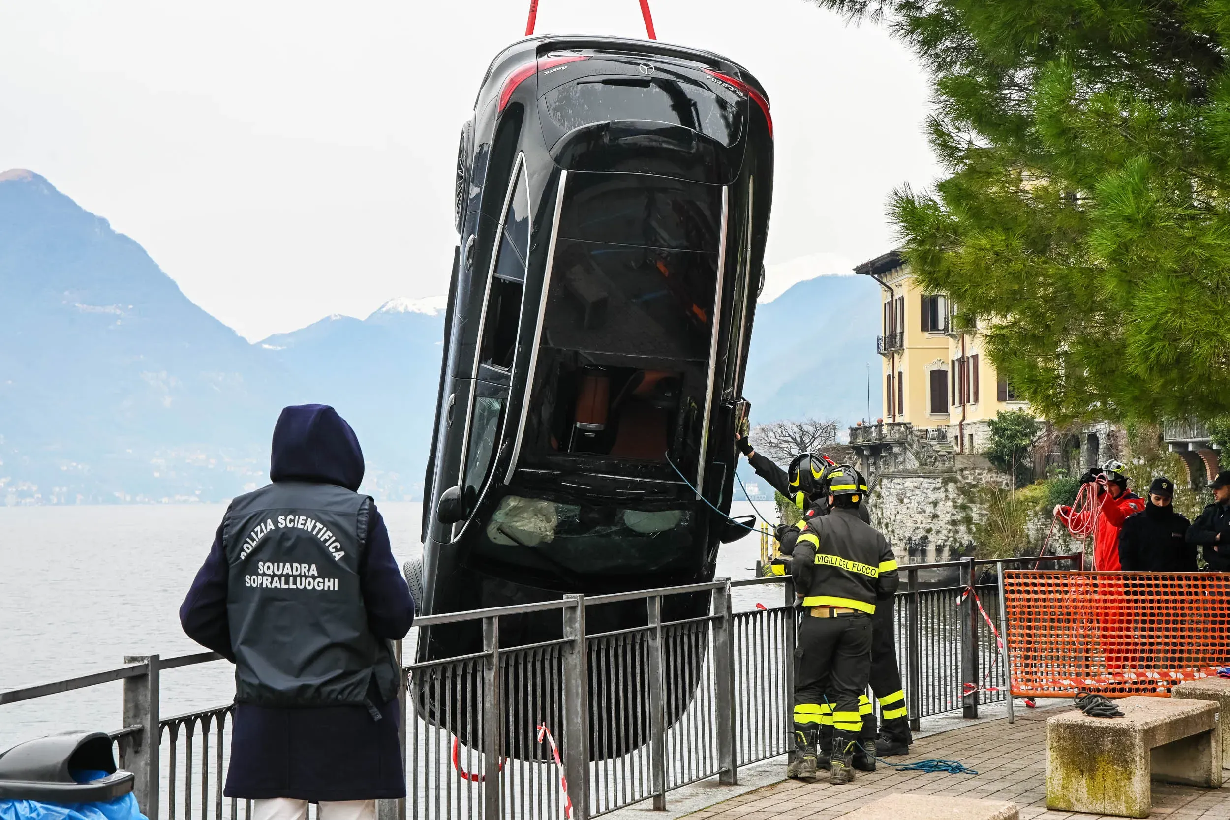 adn24 como | suv finisce nel lago di como due morti annegati ipotesi suicidio