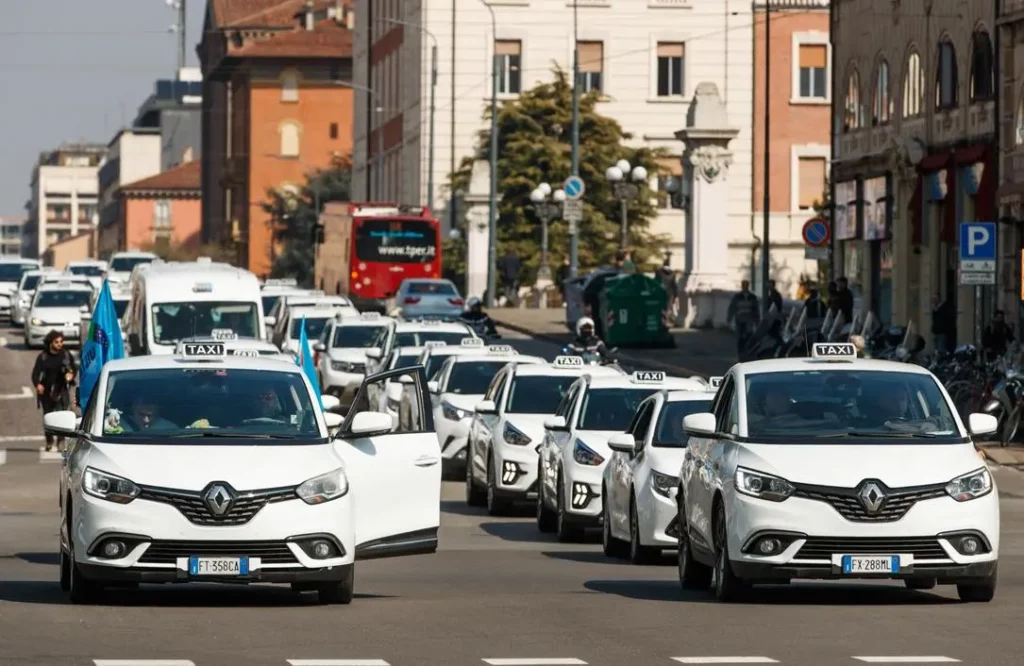 adn24 bologna | taxi allaeroporto di bologna rifiutano servizio a cittadino senegalese