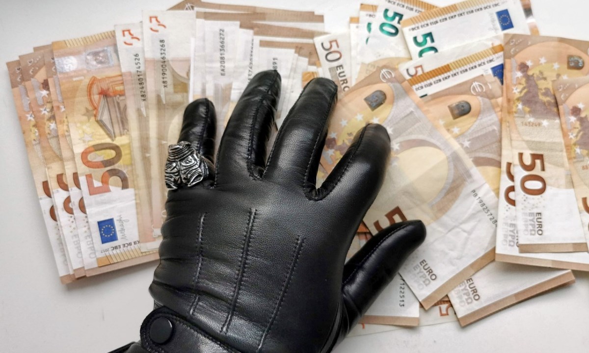  ‣ adn24 palermo | arrestati uomini di matteo messina denaro: riciclavano soldi clan con la 'ndrangheta