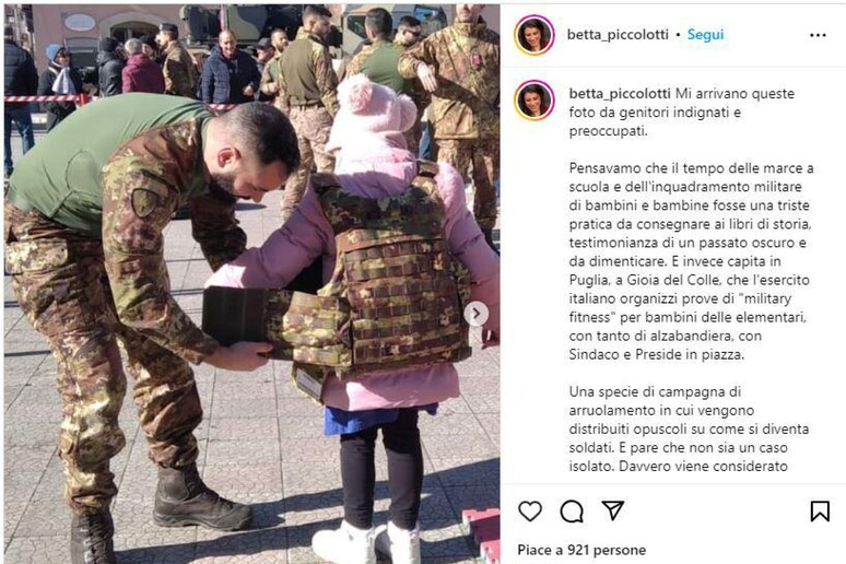 adn24 bari | bimbi fanno esercizi militari in piazza piccolotti vergogna