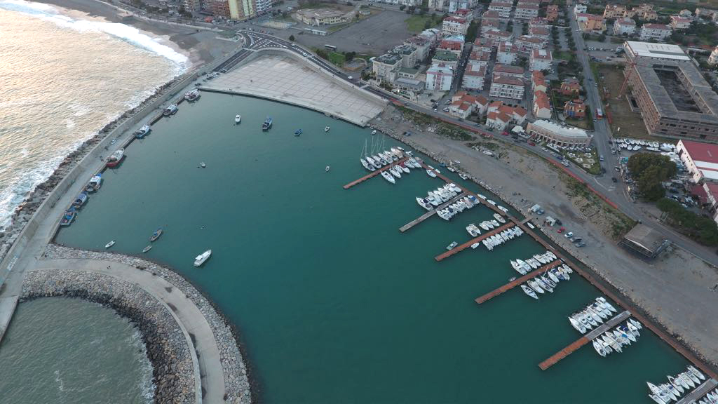 adn24 catanzaro | imprenditore vittima di estorsione al porto ho paura