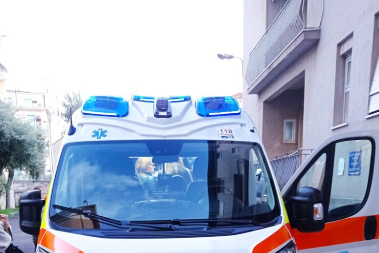 adn24 terlizzi ba | tragico incidente sul lavoro muore un 79enne caduto nel vano dellascensore