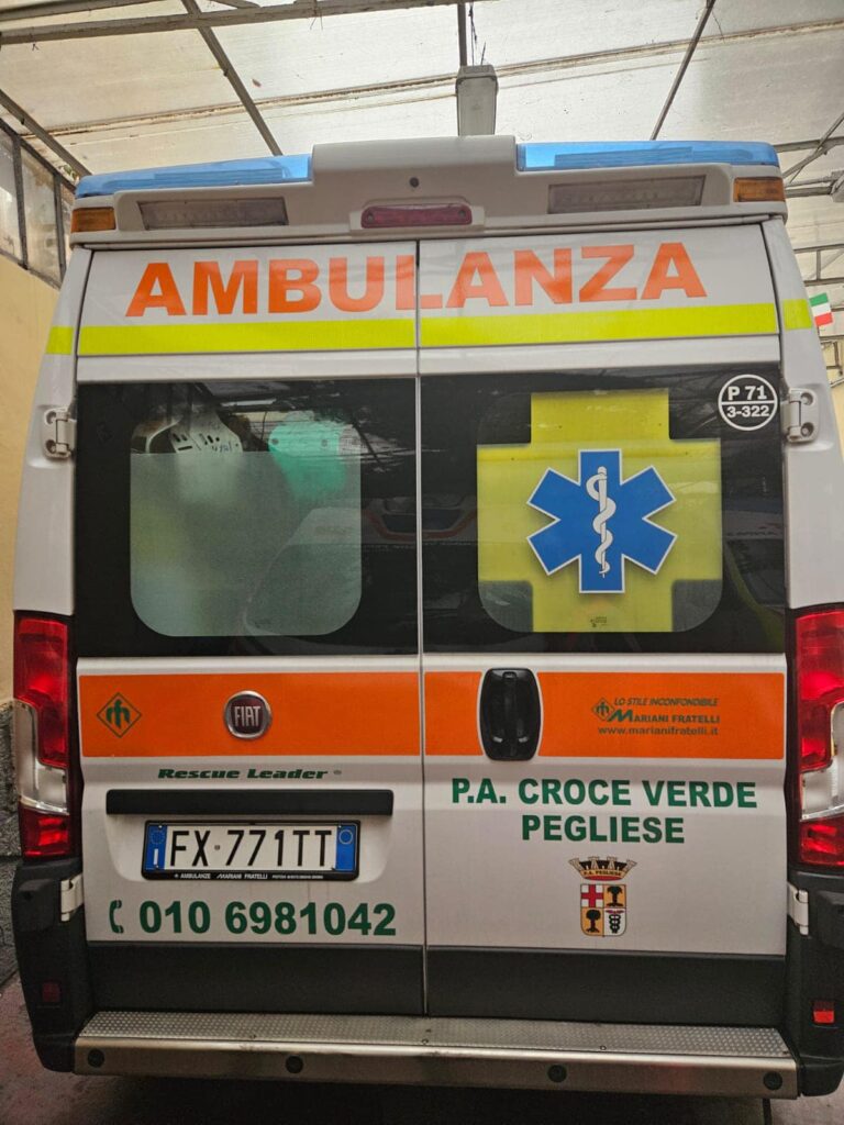 adn24 genova | operaio cade da unimpalcatura trasferito in codice rosso a villa scassi