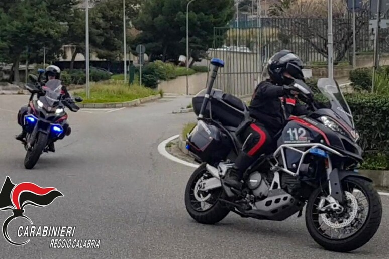 adn24 reggio calabria | blitz contro roghi tossici di rifiuti al mercato 2 arresti i nomi