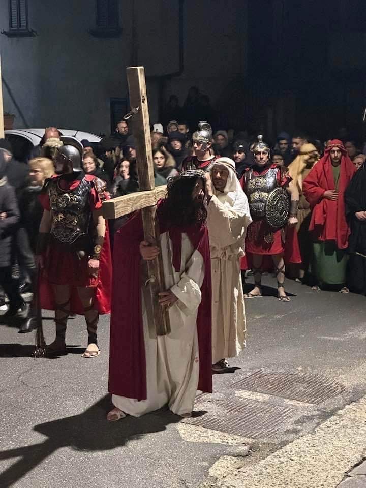 adn24 acquaro vv | sesta edizione della via crucis vivente