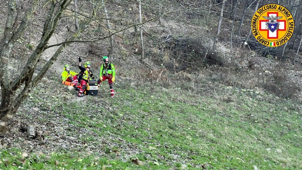 adn24 ronzano di calestano | brutto incidente per un biker soccorso in elicottero