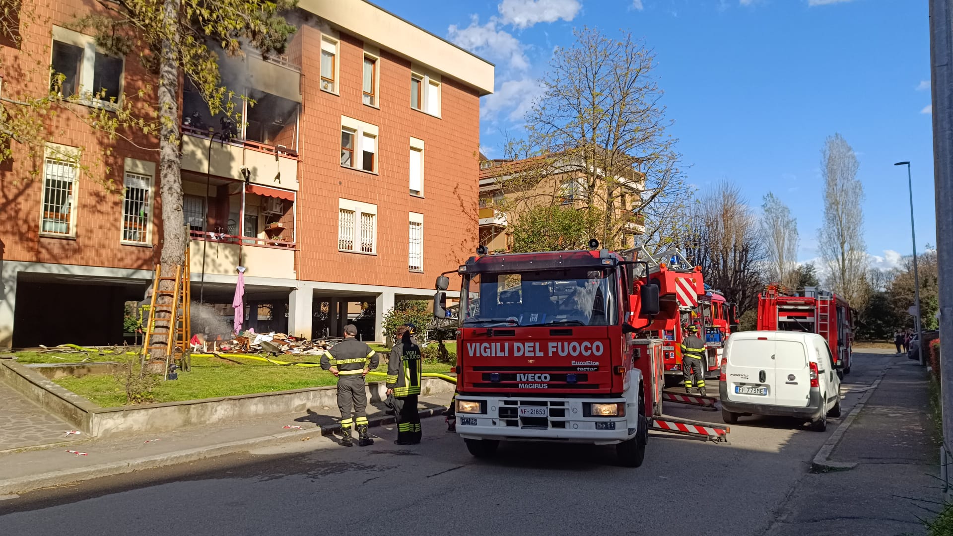  ‣ adn24 san lazzaro (bo) | incendio in un appartamento: sei persone coinvolte e condominio evacuato