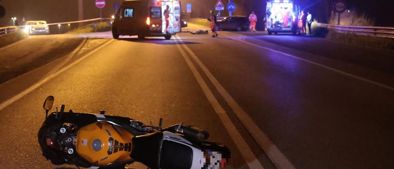 adn24 ravenna | auto fa inversione sulladriatica e travolge una moto due morti